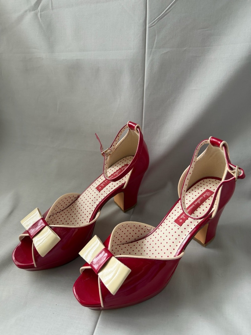 High-Gloss Red Peep-Toe Heel with Bow Accent (shoe A 0199)
